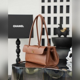 Chanel 26S Новая модель сумки «Багет»