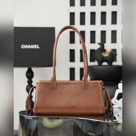 Chanel 26S Новая модель сумки «Багет»