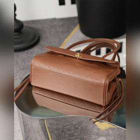 Chanel 26S Новая модель сумки «Багет»