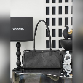 Chanel 26S Новая модель сумки «Багет»