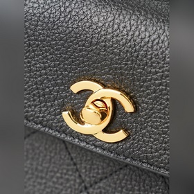 Chanel 26S Новая модель сумки «Багет»