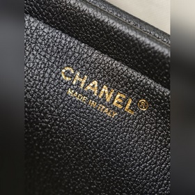 Chanel 26S Новая модель сумки «Багет»