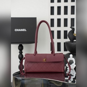 Chanel 26S Новая модель сумки «Багет»