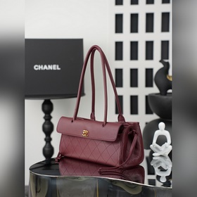 Chanel 26S Новая модель сумки «Багет»