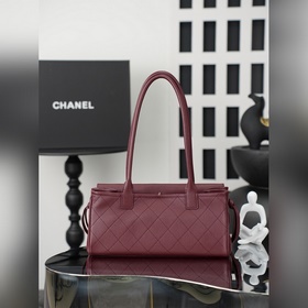 Chanel 26S Новая модель сумки «Багет»