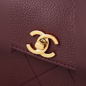 Chanel 26S Новая модель сумки «Багет»