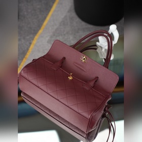 Chanel 26S Новая модель сумки «Багет»
