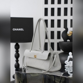 Chanel 26S Новая модель сумки «Багет»