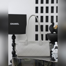 Chanel 26S Новая модель сумки «Багет»