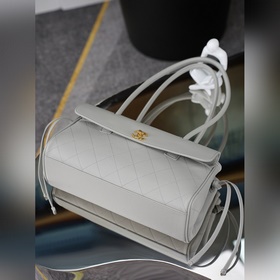 Chanel 26S Новая модель сумки «Багет»