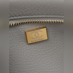 Chanel 26S Новая модель сумки «Багет»