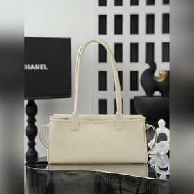 Chanel 26S Новая модель сумки «багет»