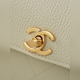Chanel 26S Новая модель сумки «багет»