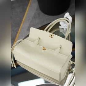 Chanel 26S Новая модель сумки «багет»