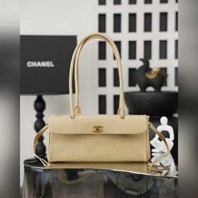 Chanel 26S Новая модель сумки «Багет»