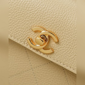 Chanel 26S Новая модель сумки «Багет»