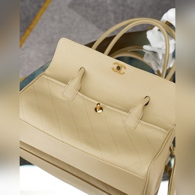 Chanel 26S Новая модель сумки «Багет»