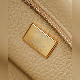 Chanel 26S Новая модель сумки «Багет»
