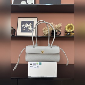 Chanel 26S Новая модель сумки «Багет»