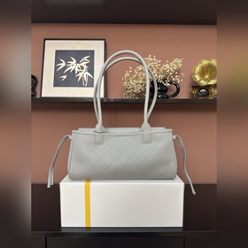 Chanel 26S Новая модель сумки «Багет»