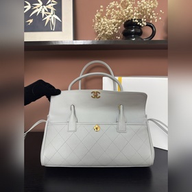 Chanel 26S Новая модель сумки «Багет»