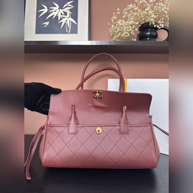 Chanel 26S Новая модель сумки «Багет»