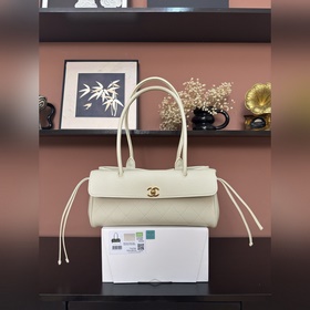 Chanel 26S Новая модель сумки «Багет»
