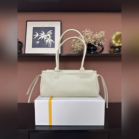 Chanel 26S Новая модель сумки «Багет»