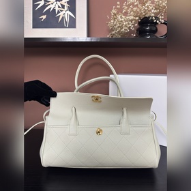 Chanel 26S Новая модель сумки «Багет»