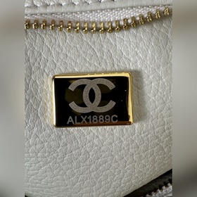 Chanel 26S Новая модель сумки «Багет»