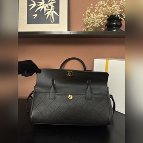 Chanel 26S Новая модель сумки «Багет»