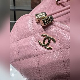 Новая модель Chanel 25B — мини-сумка-в