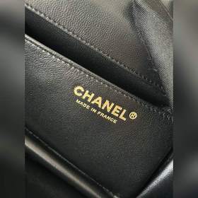 Подержанная чёрная сумочка Chanel с уз
