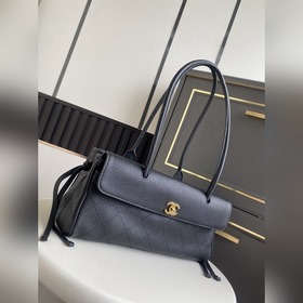 Сумка Chanel 26S «багет» — популярная