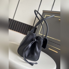 Сумка Chanel 26S «багет» — популярная 