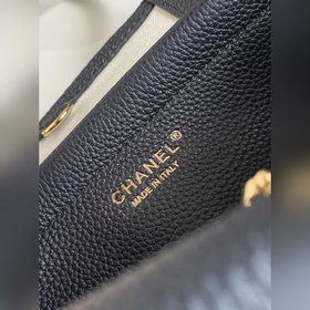 Сумка Chanel 26S «багет» — популярная 
