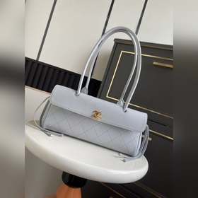 Сумка Chanel 26S «багет», представленн