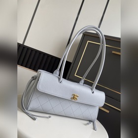 Сумка Chanel 26S «багет», представленн