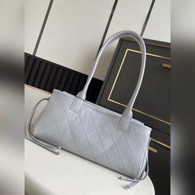 Сумка Chanel 26S «багет», представленн