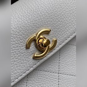 Сумка Chanel 26S «багет», представленн