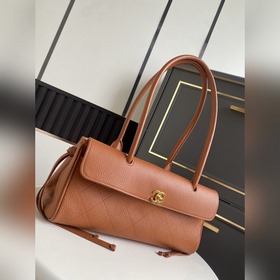 Сумка Chanel 26S «Багет», представленн
