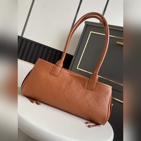Сумка Chanel 26S «Багет», представленн