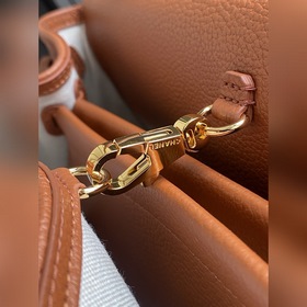 Сумка Chanel 26S «Багет», представленн