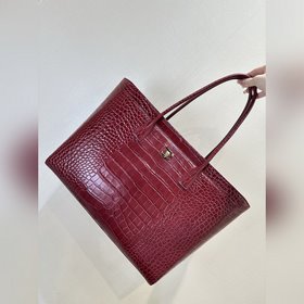 6239 Эта сумка-тоут модели 26S бордово