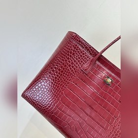 6239 Эта сумка-тоут модели 26S бордово