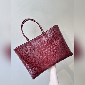 6239 Эта сумка-тоут модели 26S бордово