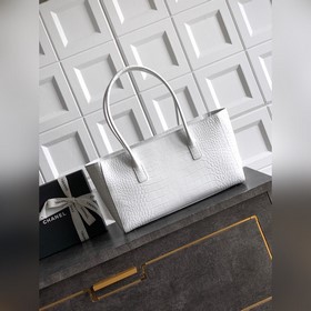 В коллекции Chanel весна-лето 2026 (26