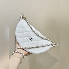 5094 В целом сумка имеет округлую форм