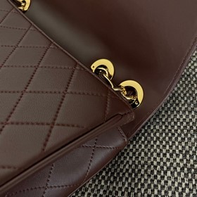 CHANEL VINTAGE — сумка с золотыми заст