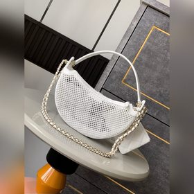 Молочно-белая сумка Chanel 25S с ажурн